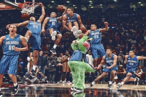 开云网页版-墨西哥守门员戴羽绒服扑点球，全场沸腾，墨西哥足球守门员