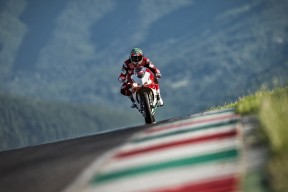 开云·Kaiyun网页版-在对阵雷霆从而扳回败局的比赛中，他投中决定胜负的三分！，雷霆对热火