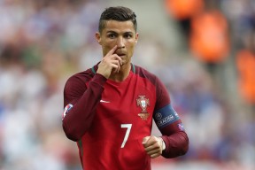 Kaiyun APP-【比赛策略】如何布置攻守转换？顶尖运动员的战术揭秘，足球攻守转换的战术要求