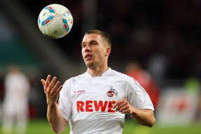 开云官网APP下载-_退役运动员表演赛：缅怀历史，振奋精神_，退役军人运动员